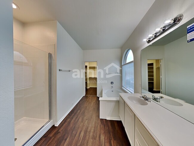 Building Photo - 2516 Aiken Ln