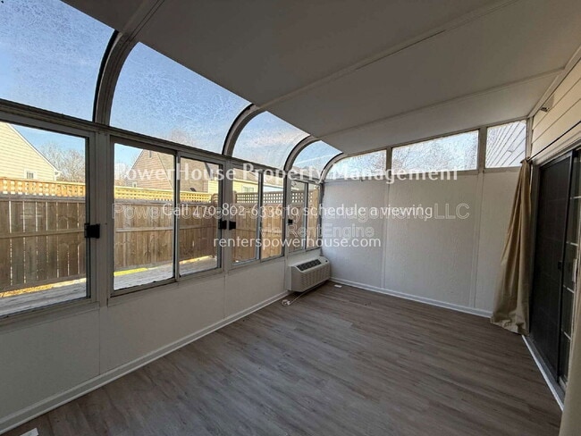 Building Photo - 3859 Meadow Creek Dr