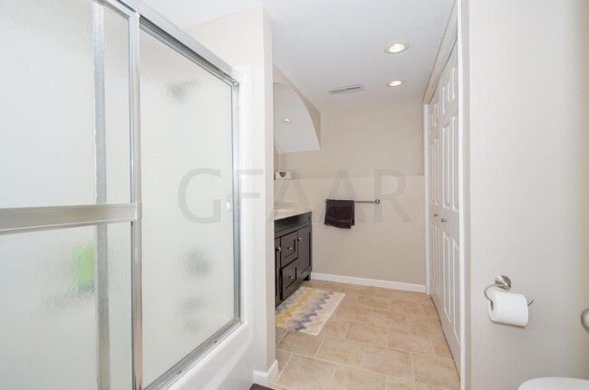 Building Photo - Awesome 5 Bedroom, 3 Bathroom Single Family Home for Rent in EGF