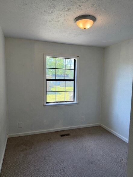 Building Photo - 329 Scalf Dr