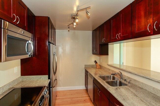 Building Photo - 300 3rd St