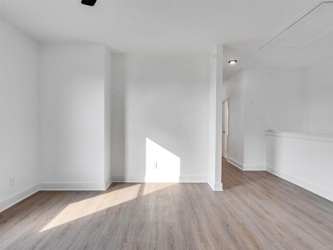 Building Photo - 4421 Reed Rd