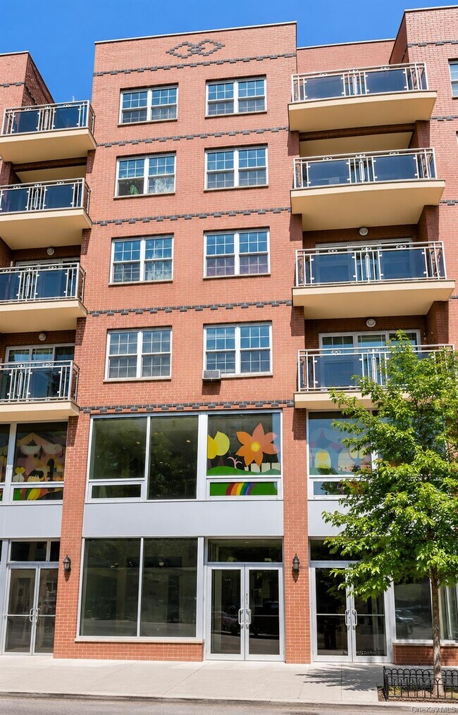 Building Photo - 35-19 Leavitt St