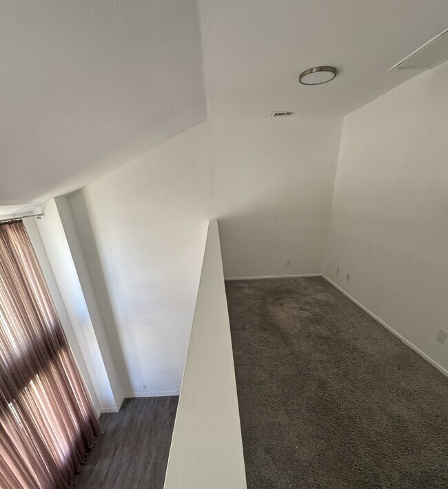 Building Photo - 2307 N Cahuenga Blvd