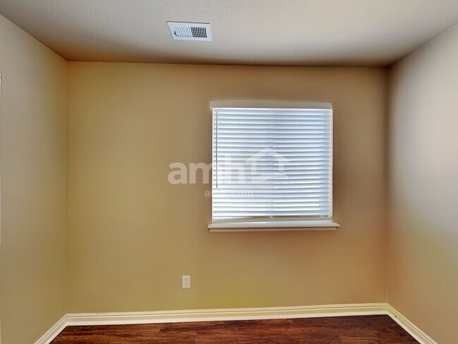 Building Photo - 4482 Heritage Dr