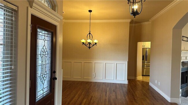 Building Photo - 2005 SW Pinoak Ave