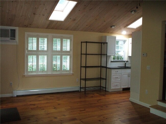 Building Photo - 82 Narragansett Ave W