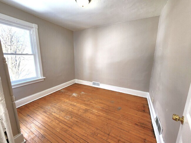 Building Photo - ENTEGJ - 3027-3029 N Holton Ave