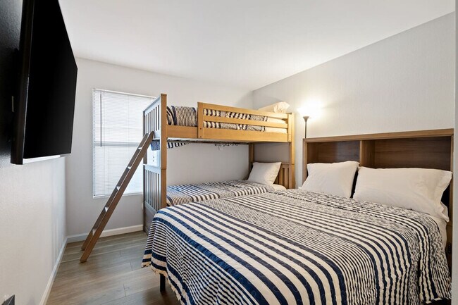 Building Photo - 3437 E Tonto Ln