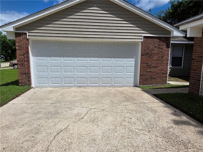 Building Photo - 111 Heather Dr