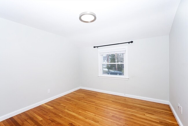 Building Photo - 48 Graymore Rd