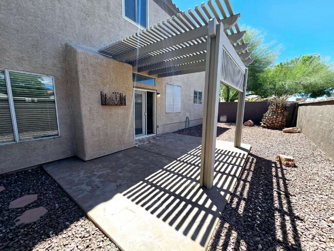 Building Photo - "Spacious 3-Bed Oasis with 2.5 Baths on Funston Way, Las Vegas - 2,264 Sq. Ft. of Comfort!"