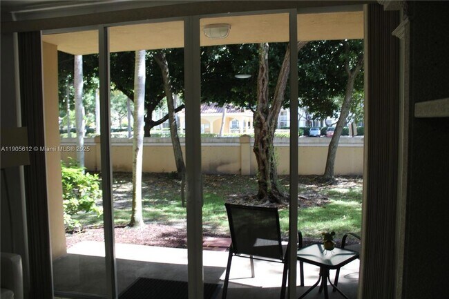 Building Photo - 519 E Sheridan St