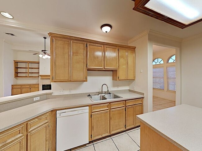 Building Photo - *No Application Fee* *$500 off first month...