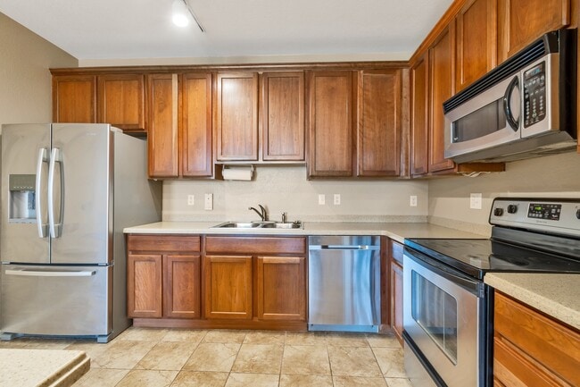 Building Photo - Updated, 3 Bed Condo in Aurora!!!!