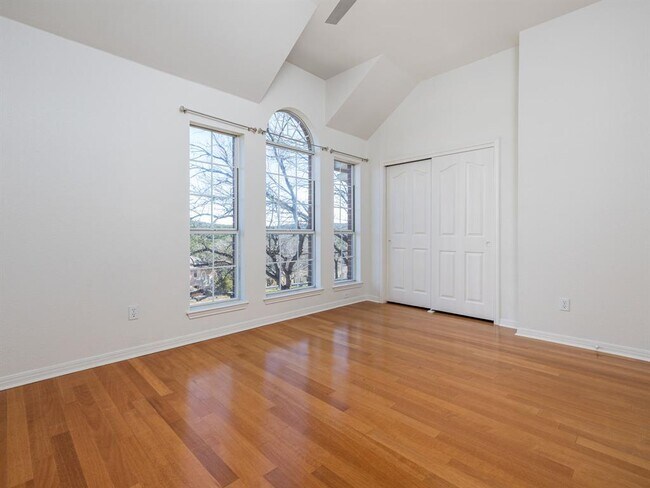 Building Photo - 7730 Lakewood Dr