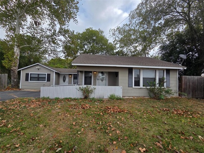 Building Photo - 3400 State Hwy 71