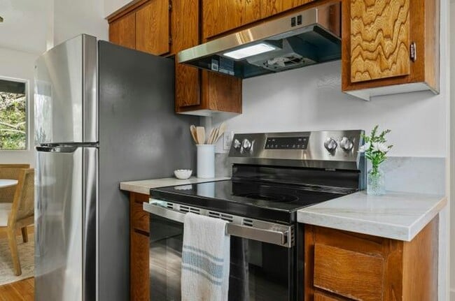 Building Photo - 1070 Miramonte Dr