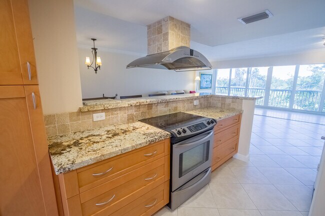 Building Photo - 300 E Royal Palm Rd