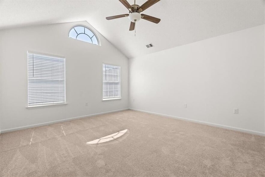 Building Photo - 1305 Village Ln