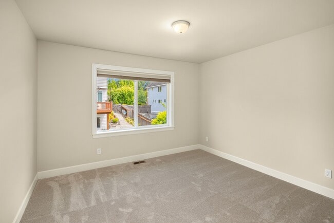 Building Photo - 154 Hoquiam Ave NE