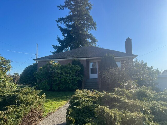 Building Photo - Newly renovated light filled 2 bedroom home with views of Rainer in Bryn Mawr-Skyway!