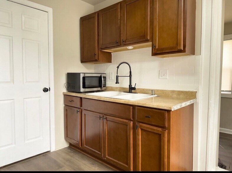 Building Photo - 123 Walnut Ave