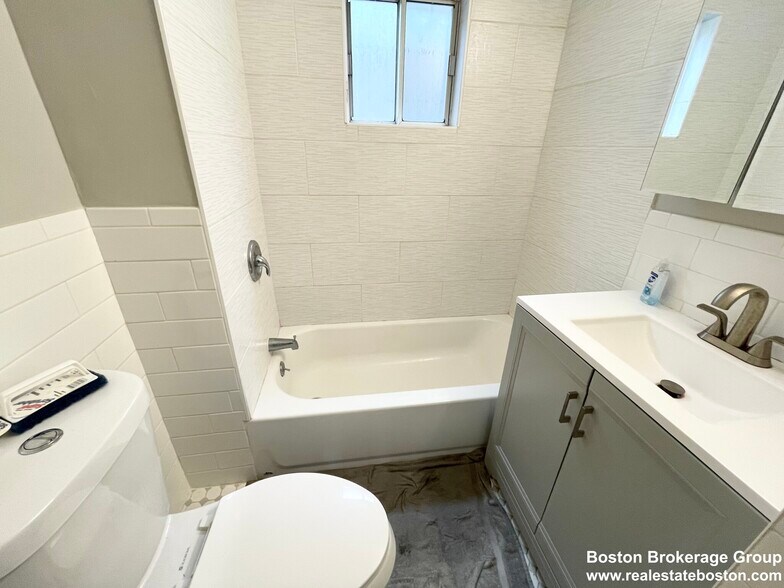 Building Photo - 31 Falcon St