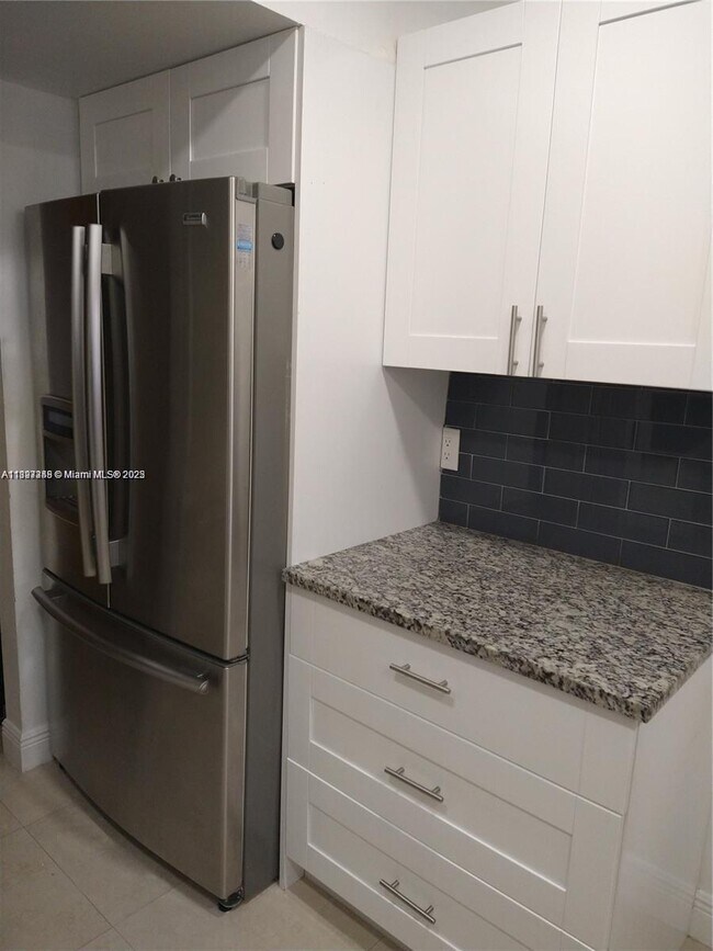 Building Photo - 6575 W Oakland Park Blvd