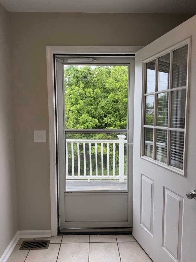 Building Photo - Spacious 2-Bedroom Townhouse with Garage