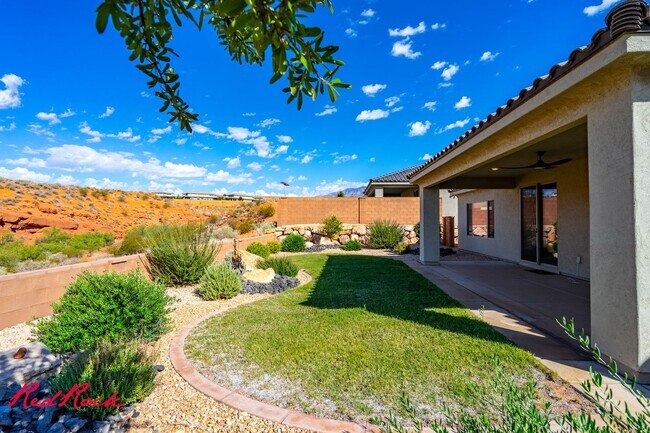 Building Photo - Stunning 4 Bedroom Home with Gorgeous Back...