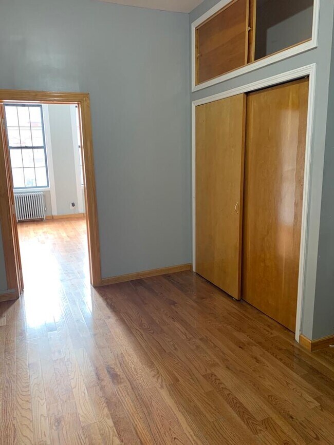 Building Photo - 8 Saint Pauls Ave