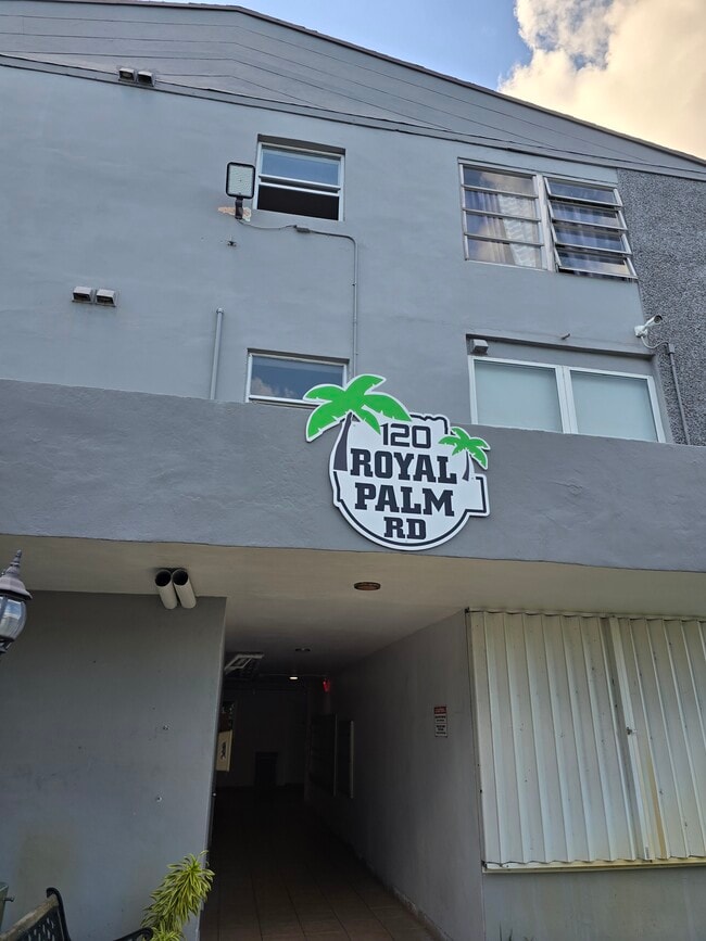 Building Photo - 120 ROYAL PALM Rd