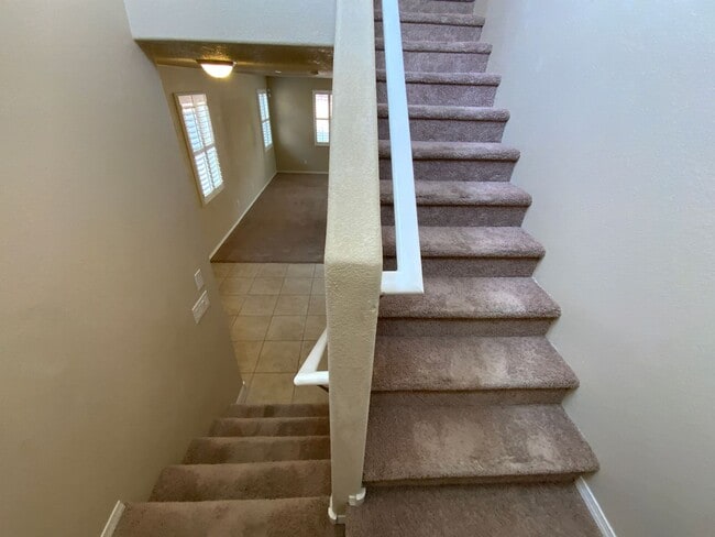 Building Photo - 3 Bedroom Home Available Near Unser Blvd NW & Rainbow Blvd NW!