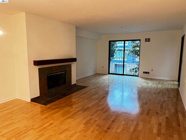 Building Photo - 650 Chestnut St