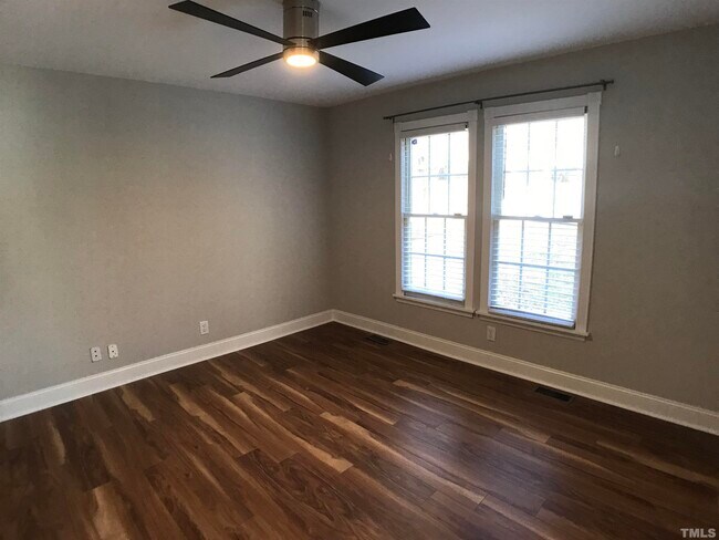Building Photo - 105 Sandy Creek Ct