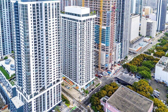 Building Photo - 11 NE 6th St