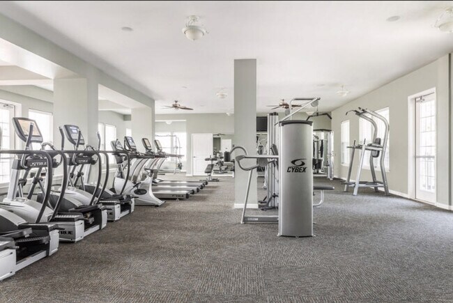 Building Photo - 460 Seven Farms Drive