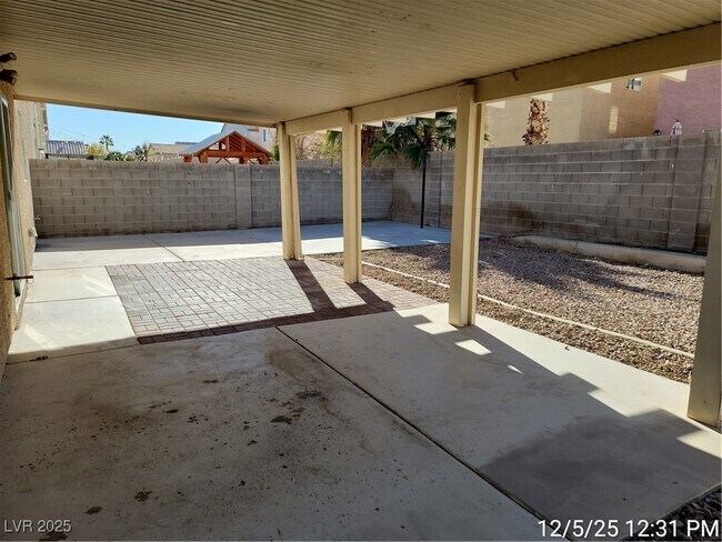 Building Photo - 5921 Royal Castle Ln