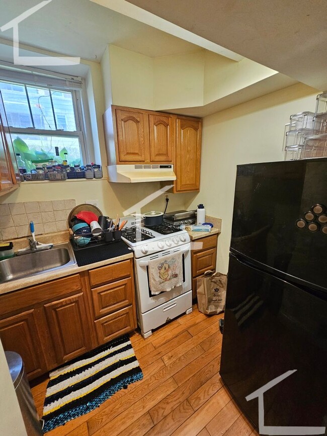 Building Photo - 2bed basement unit rent $2400