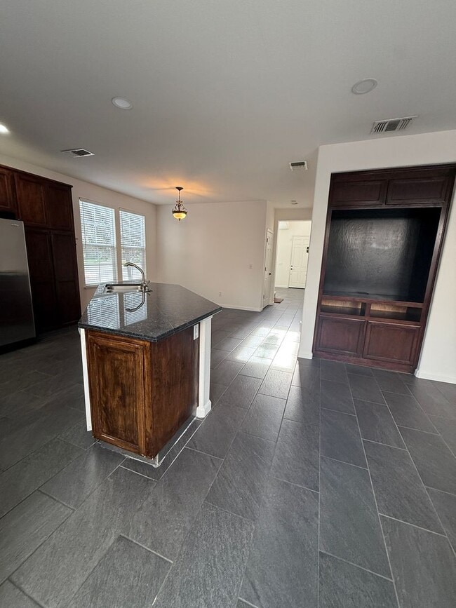 Building Photo - 3 Bedroom, 3.