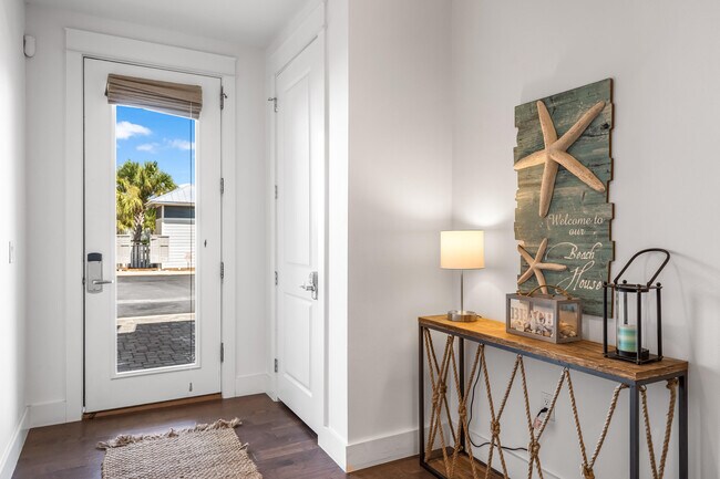 Building Photo - 4923 E County Hwy 30A