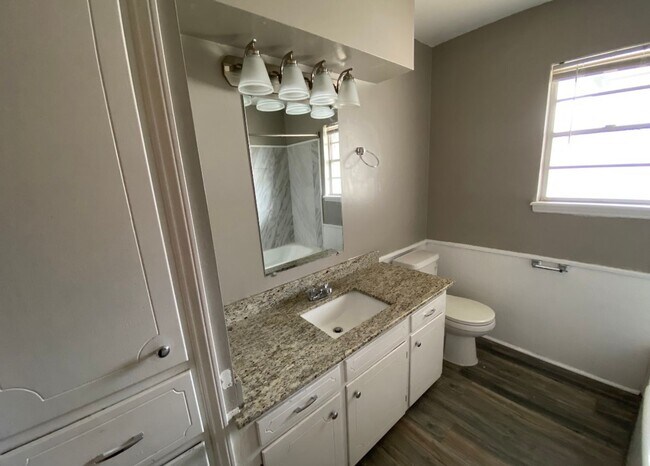 Building Photo - Beautiful Home- The Only thing Missing Is You!