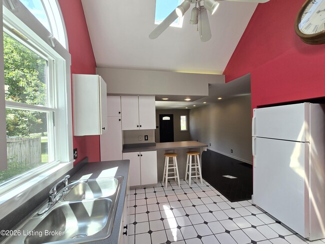 Building Photo - 3932 Kennison Ave