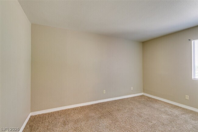 Building Photo - 4450 Sandy River Dr