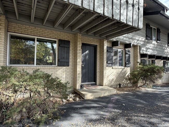 Building Photo - 1324 Balsam Ave