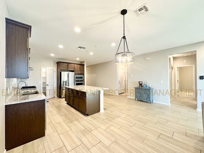 Building Photo - 9814 E Miller Peak Trl