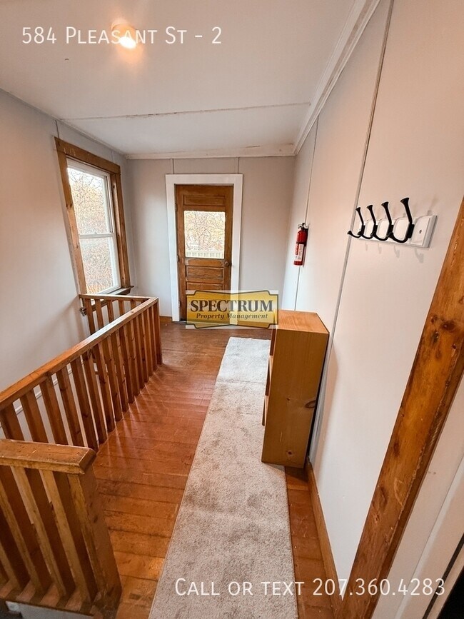 Building Photo - 584 Pleasant St