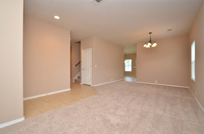 Building Photo - 915 Butterfly Ln