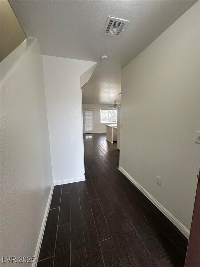 Building Photo - 1956 Vista Malaga St